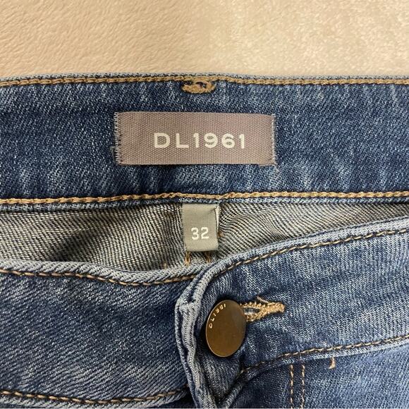 NWT New DL1961 Riley Straight Boyfriend Jean in Adams Wash Size 32 - Picture 4 of 10